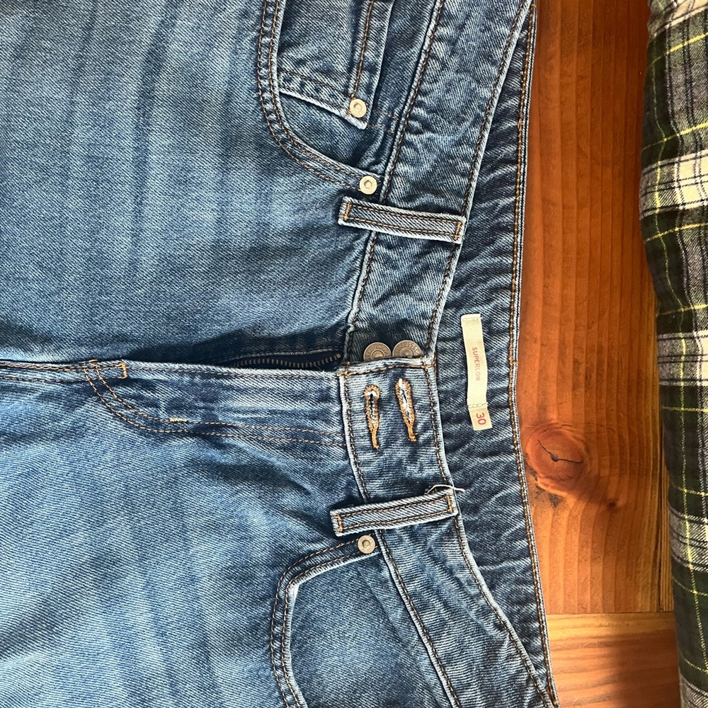 Levi's High-Rise Women's Jeans in Medium Blue Wash